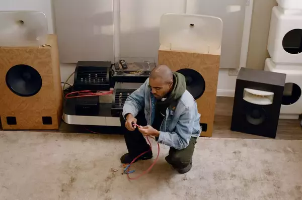 〈Barbour〉が〈Levi’s®〉との初となるコラボレーションを発表