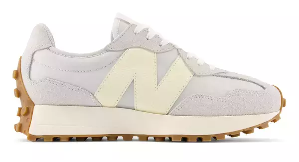 「ニューバランスのライフスタイルシューズ「327」に新色が登場｜朝比奈彩、窪塚愛流がビジュアルに登場」の画像