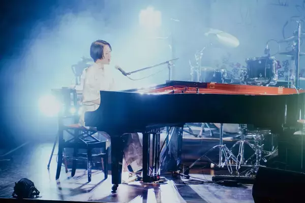 「LIVE REPORT：日食なつこ＜蒐集大行脚-extra-＞｜“親密な信頼感”で満たされた音楽の対話━━そして春の物語へ」の画像