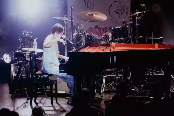 「LIVE REPORT：日食なつこ＜蒐集大行脚-extra-＞｜“親密な信頼感”で満たされた音楽の対話━━そして春の物語へ」の画像