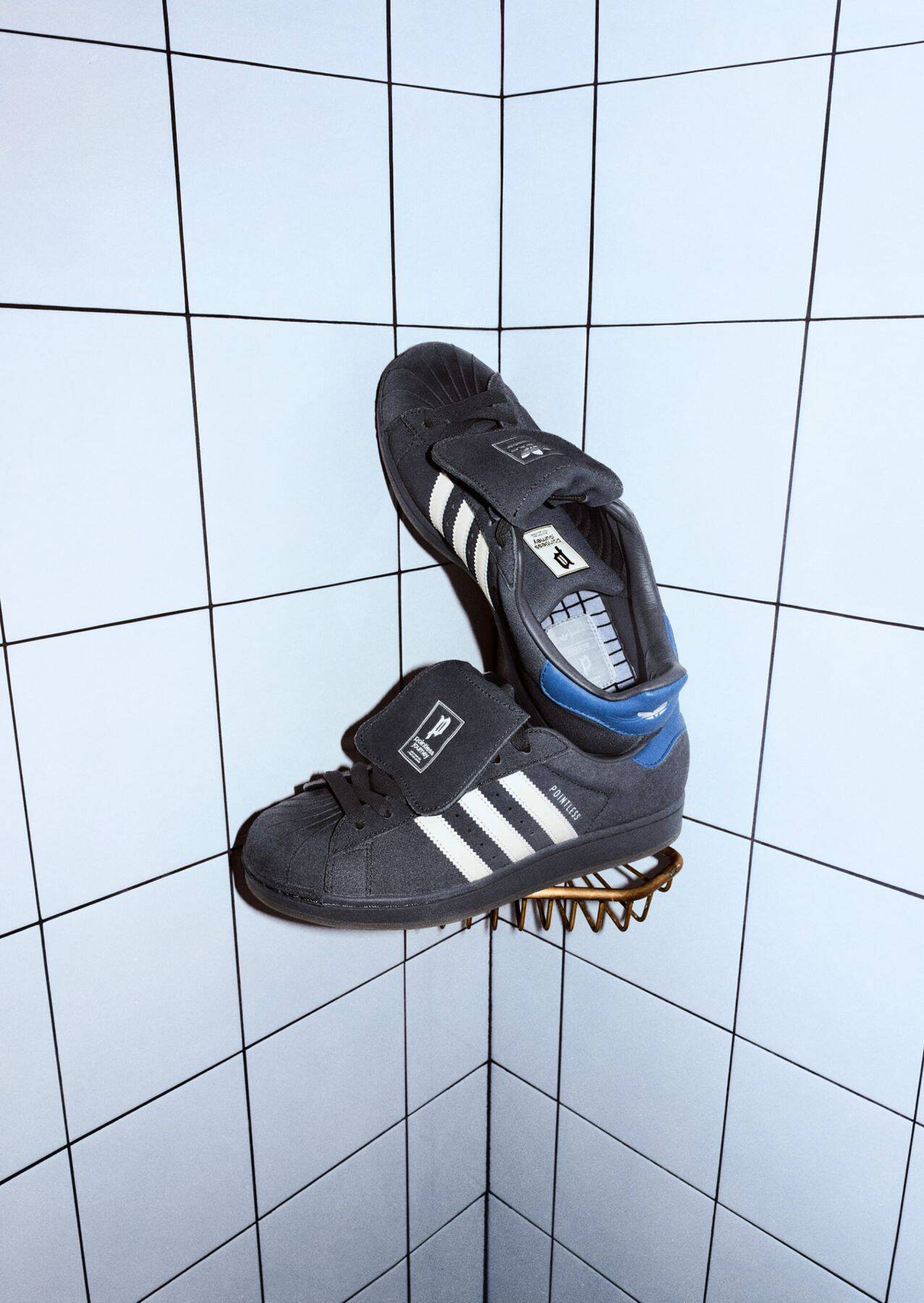 〈adidas Originals〉x〈atmos〉x 常田大希によるトリプルコラボ第2弾 SUPERSTARが発売