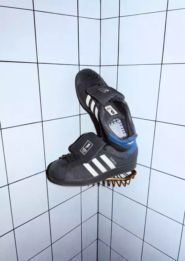 「〈adidas Originals〉x〈atmos〉x 常田大希によるトリプルコラボ第2弾 SUPERSTARが発売」の画像
