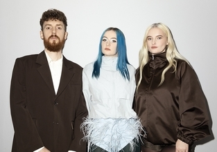 英ロンドン出身のクリエイティブ集団 Clean BanditがBiig Piigとのコラボ楽曲 “I Don’t Wanna Hurt You”を発表