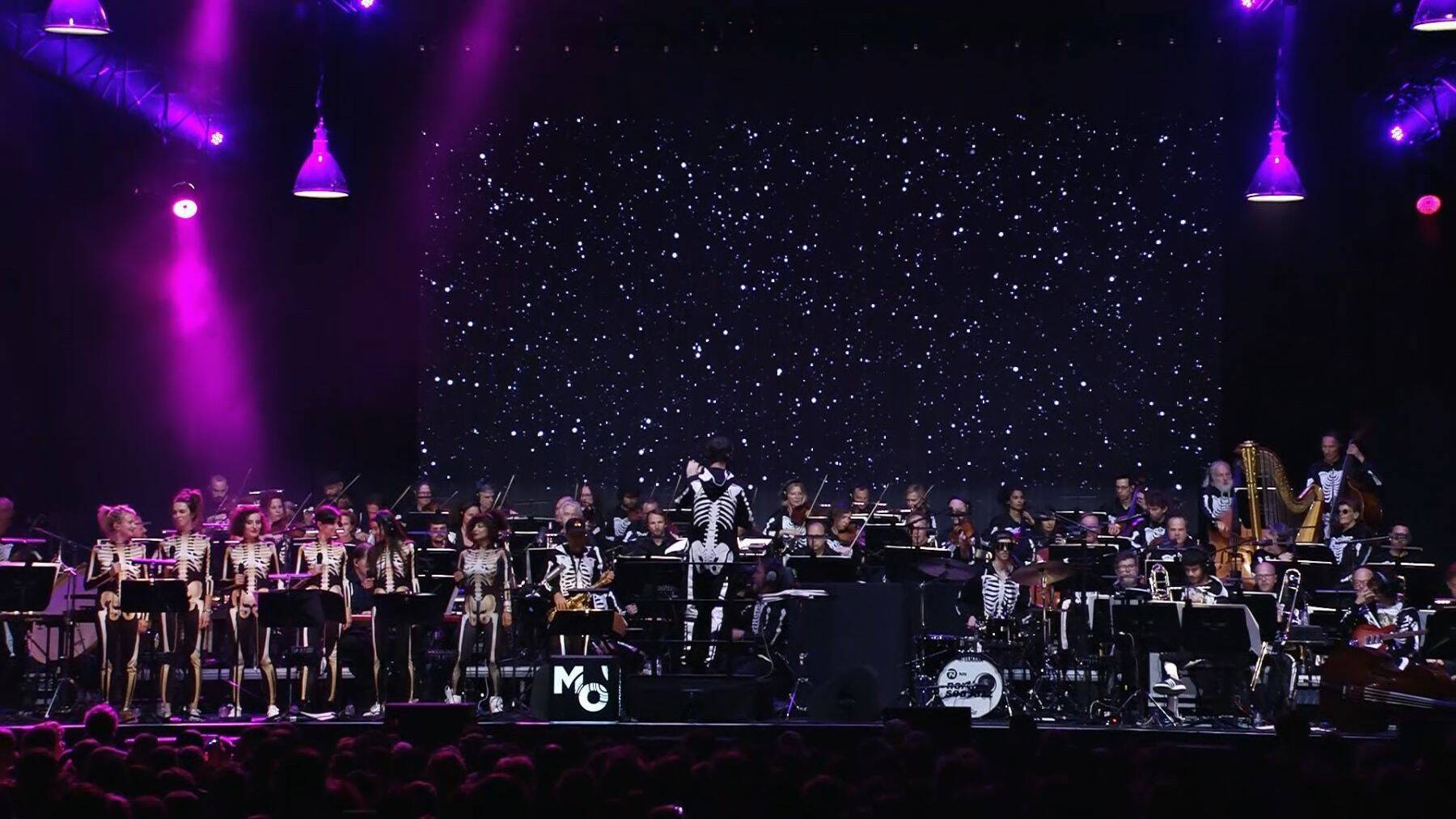 ルイス・コール、総勢50名で編成されたメトロポール・オーケストラとの共演作 『nothing』を8月にリリース｜アルバムより先行曲「These Dreams are Killing Me」解禁