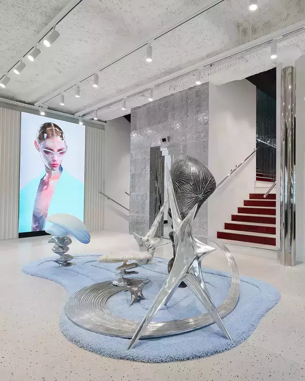 「〈GENTLE MONSTER〉がフランス・パリ初のフラッグシップストアをオープン」の画像