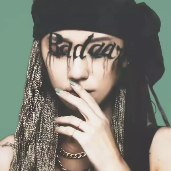 「ダンスホールシーンを先駆するシンガー・Akaneが最新EP『Baddaz』をリリース｜Rudebwoy Face、StarBWoyWorks、Yue Cueらが参加」の画像