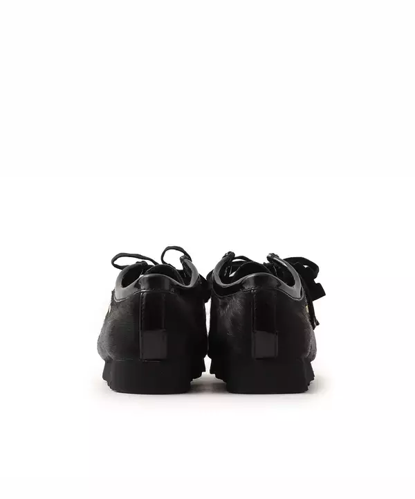 「〈Clarks Originals〉x〈atmos〉x〈BlackEyePatch〉によるトリプルコラボWallabeeが発売」の画像