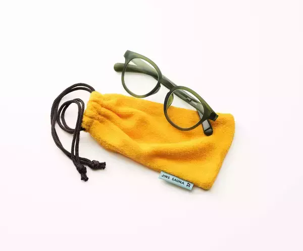 「サウナでも安心な“耐熱温度120℃の素材”“くもり止め加工”｜サ陸両用メガネ「JINS SAUNA」登場」の画像