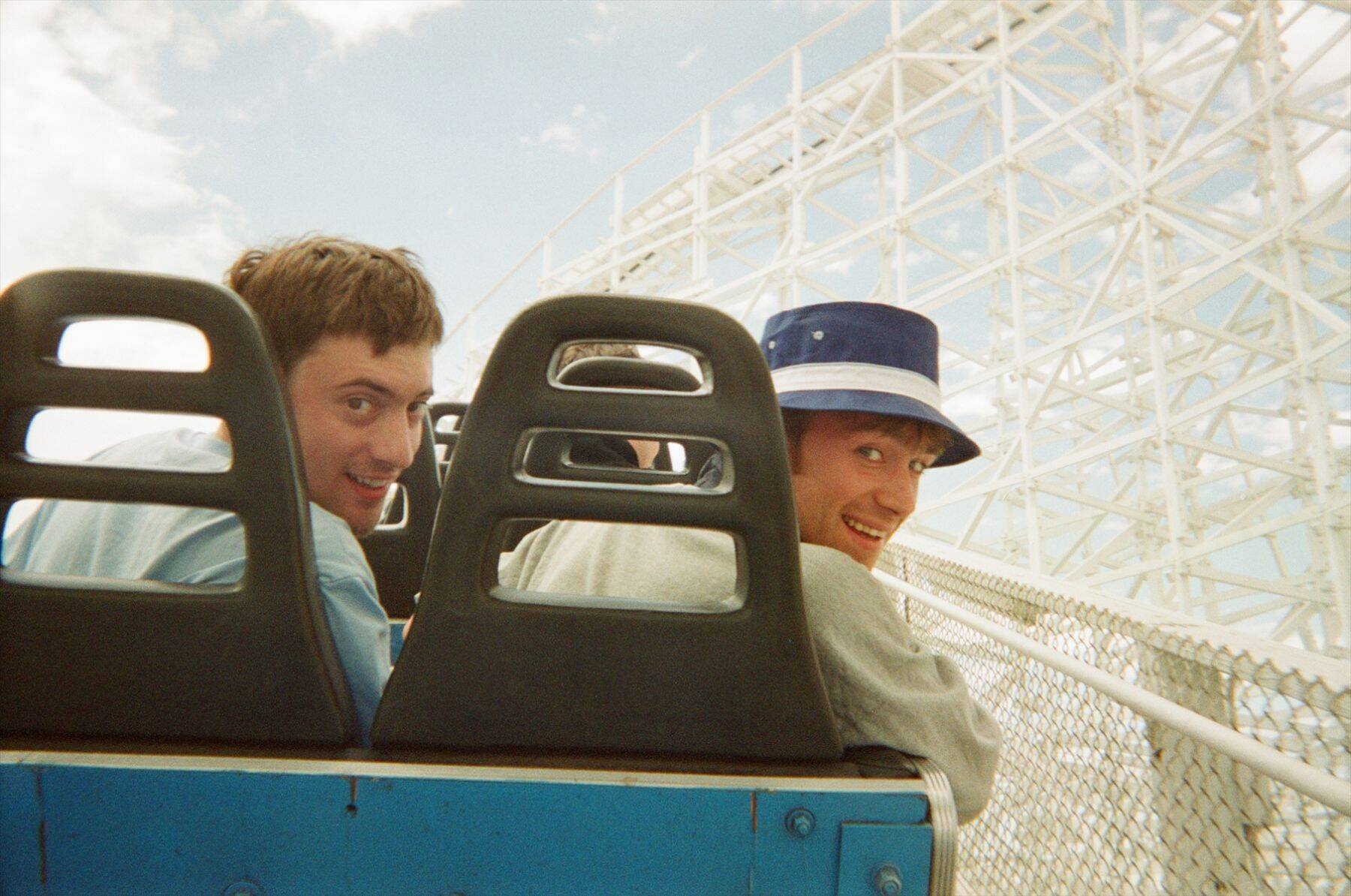 世界的ロックバンド blurの未公開写真を多数収録したフォトブックが発売