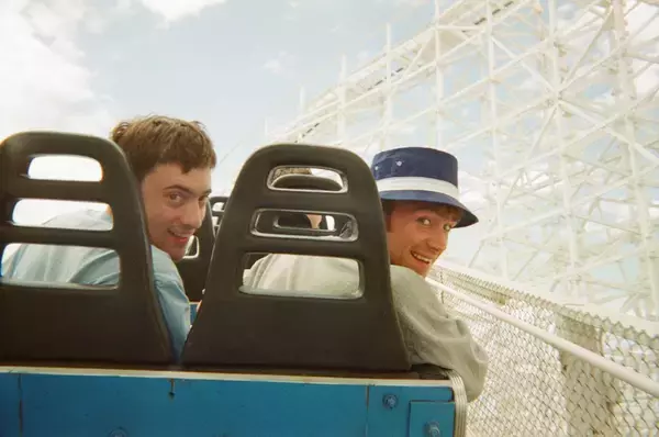 「世界的ロックバンド blurの未公開写真を多数収録したフォトブックが発売」の画像