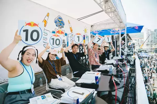 「ジャルジャルが神戸の空を飛ぶ？ゆりやんレトリィバァや呂布カルマが審査員を務めた＜Red Bull Flight Day 2024＞をレポート」の画像