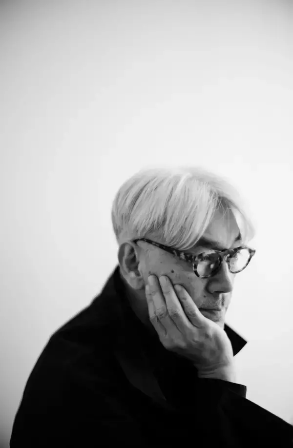 「坂本龍一著『ぼくはあと何回、満月を見るだろう』新潮社より発売｜吉永小百合やSUGA（BTS）との交流や自身の哲学を語った連載が書籍に」の画像