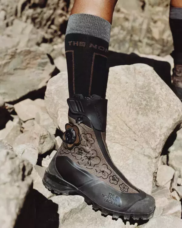 「〈The North Face〉が〈Cecilie Bahnsen〉とのコラボプロジェクト第2弾を発売」の画像