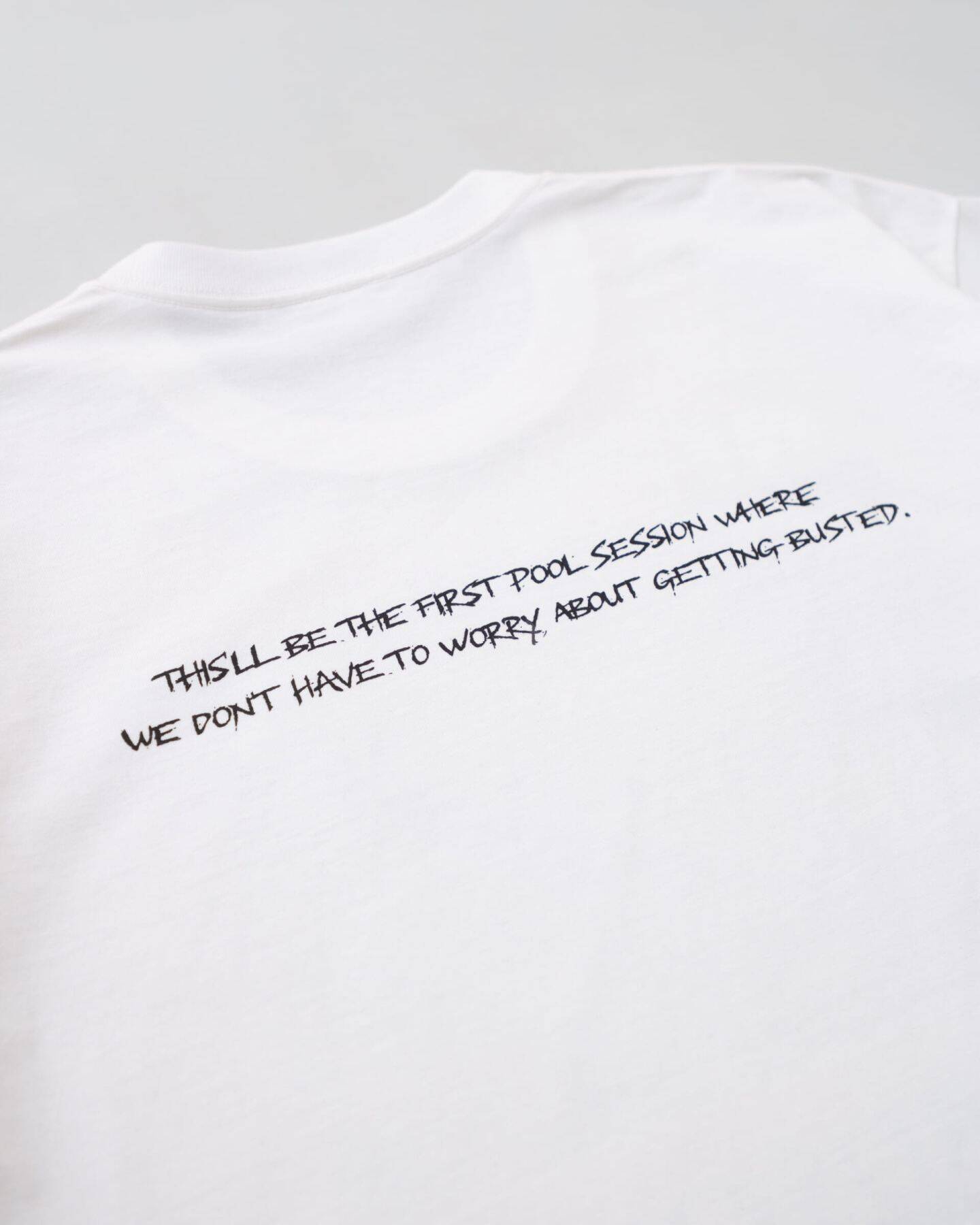 映画『ロード・オブ・ドッグタウン』の公開20周年を記念した限定Tシャツが発売