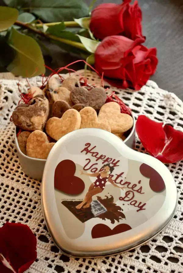 「NARIによる雑貨ブランド〈LITTLE FUNNY FACE〉がバレンタインをテーマにしたポップアップを開催」の画像