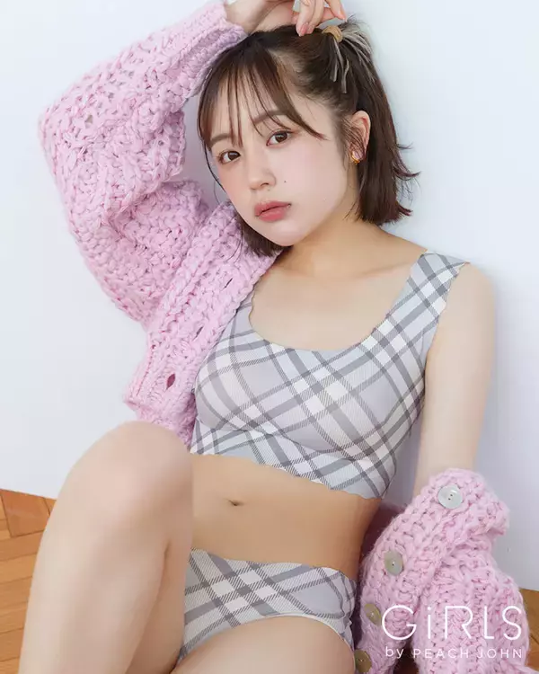 「“レース生地がほんのり透けて…”｜井上咲楽＆なえなの魅せるランジェリースタイル」の画像