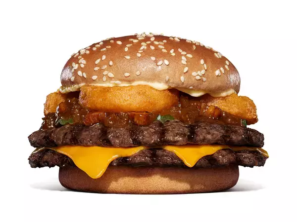 「バーガーキング®︎の大人気シリーズ “ビッグマウス”から新開発の特製スモークベーコンソースで仕上げたバーガー2種が登場」の画像