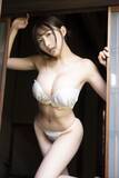 「“ショーダンサー姿で大開脚も…”神スタイル・辻りりさ、待望の1st写真集」の画像2