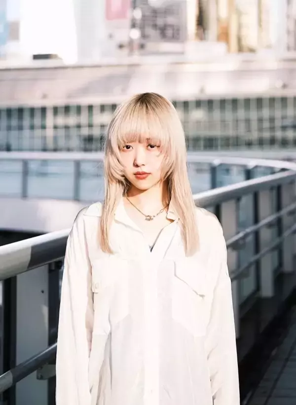 「「夜に駆ける」（YOASOBI）手掛けた藍にいな、名曲「木綿のハンカチーフ」MVを創り上げる！」の画像