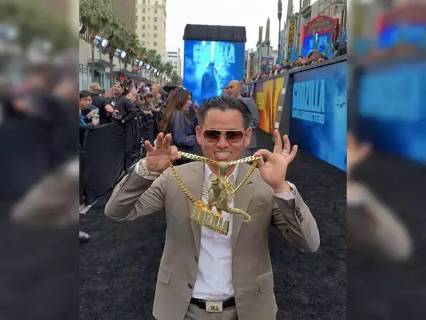 「本日公開『ゴジラ キング・オブ・モンスターズ』のブリンブリンなゴジラネックレスが話題」の画像