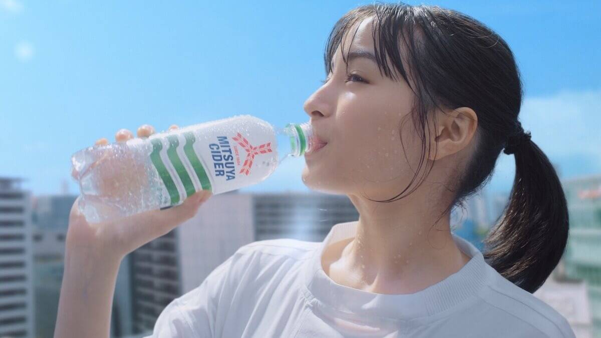 広瀬すずが華麗にキックボクシングを披露！「三ツ矢サイダー」新CM「やりきろうぜっ KICKBOXING」編