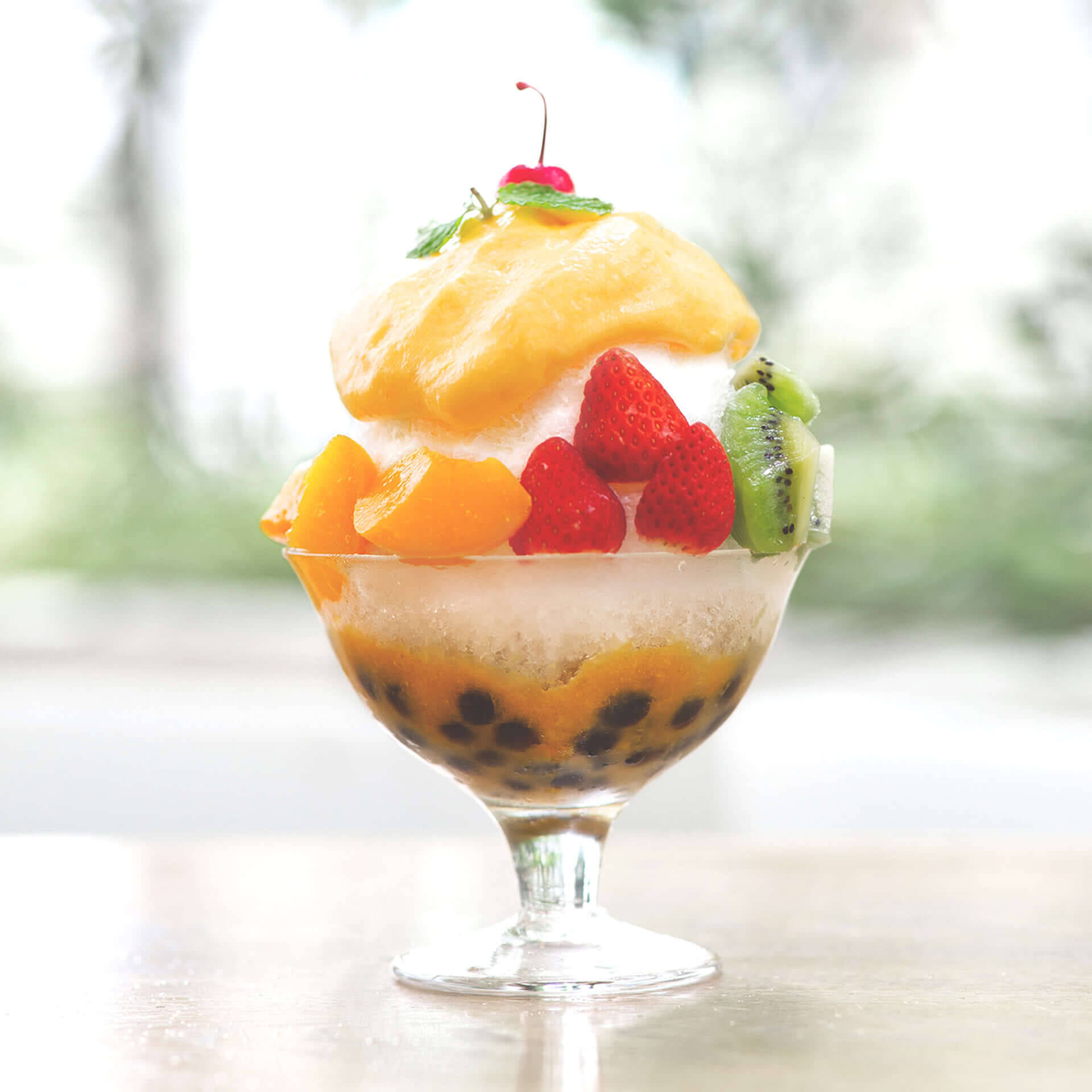 大阪名物ミックスジュース×タピオカかき氷が新登場！5種のフルーツがトッピングされた「ふわっとタピオカかき氷」