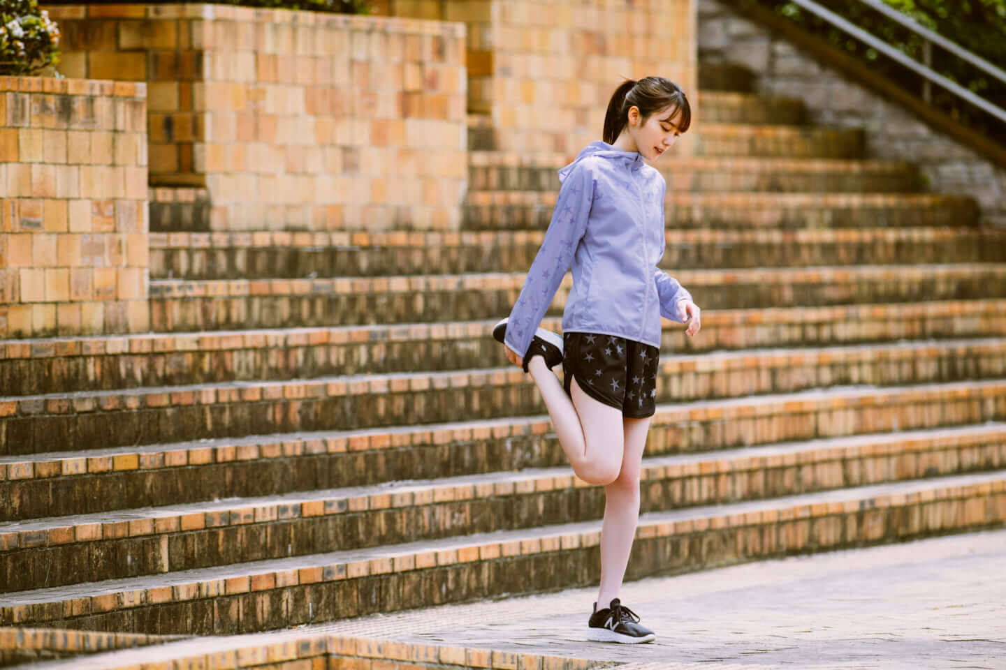 飯豊まりえが前向きに輝く女性を応援！ ニューバランスから新作ウィメンズランニングアパレルコレクション「STAR PACK」が登場