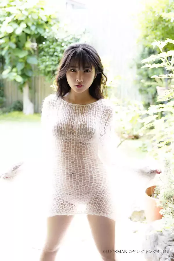 「＃10秒グラビアでおなじみ水沢柚乃の魅力が爆発！ヤングキングBULL巻頭に初登場」の画像