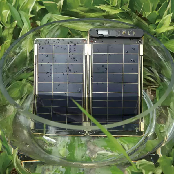 「世界最薄・最軽量！家庭用コンセント同等の充電スピードを誇る、高性能ソーラーチャージャー「YOLK Solar Paper」が登場」の画像