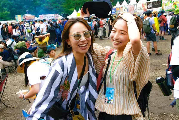 「フジロック‘19ファッションスナップ特集！参考にしたいおしゃれな最新フェススタイルをお届け。」の画像