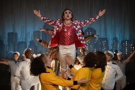 『ロケットマン』タロン・エガートン演じるエルトン・ジョンが歌って踊る！最高にハッピーなミュージカルシーンを捉えた本編映像が公開