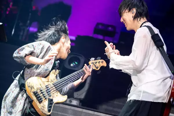 「RADWIMPS横浜アリーナ公演のライブ写真が公開！＜ANTI ANTI GENERATION TOUR 2019＞レポート」の画像