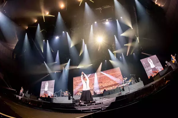 「RADWIMPS横浜アリーナ公演のライブ写真が公開！＜ANTI ANTI GENERATION TOUR 2019＞レポート」の画像