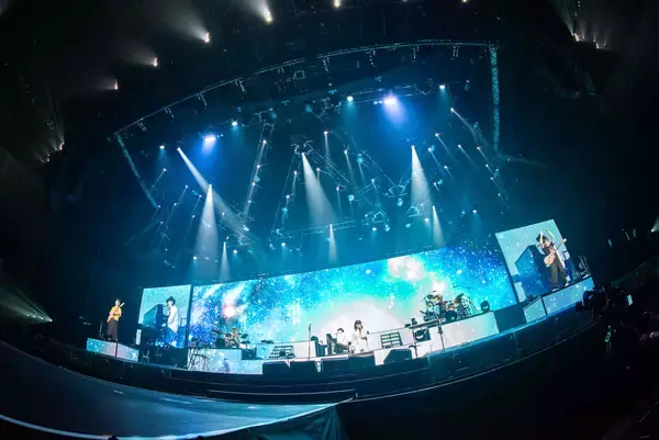 「RADWIMPS横浜アリーナ公演のライブ写真が公開！＜ANTI ANTI GENERATION TOUR 2019＞レポート」の画像