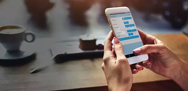 「外出先でもスマホでエアコンを遠隔操作！Amazon AlexaやGoogle Home対応のIoTコントローラが登場」の画像