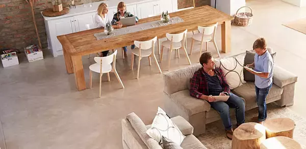 「外出先でもスマホでエアコンを遠隔操作！Amazon AlexaやGoogle Home対応のIoTコントローラが登場」の画像