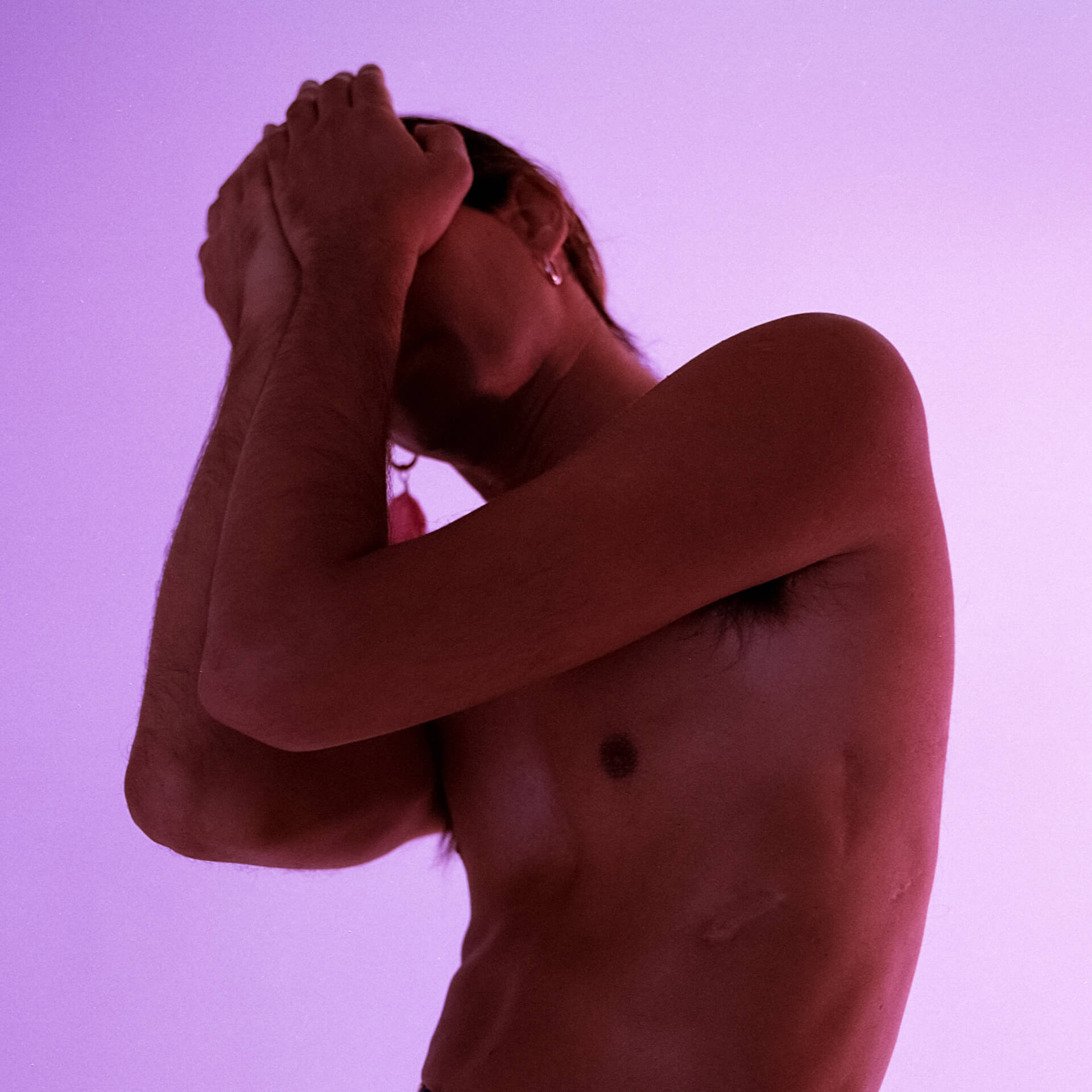 KINDNESSの最新作『Something Like A War』が本日リリース｜11月には来日公演、サイン会も開催