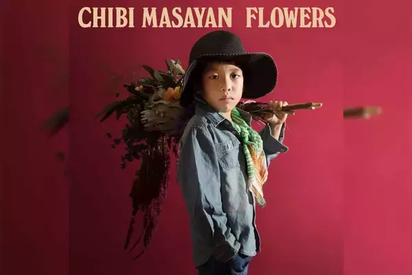 山崎まさよしがリリースした全作品のジャケットを写真家松本紀子が自らの息子で再現した写真展が開催