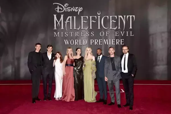 「アンジー「私達はクレイジーな大家族」エル・ファニングにミシェル・ファイファーも登場『マレフィセント2』ワールドプレミアが開催」の画像