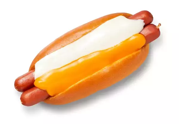 「【超朗報】IKEAで＜チーズ フェア＞が開催！チーズにまみれのホットドッグ、ナチョス、カルボナーラ、スープ、ケーキを味わおう」の画像