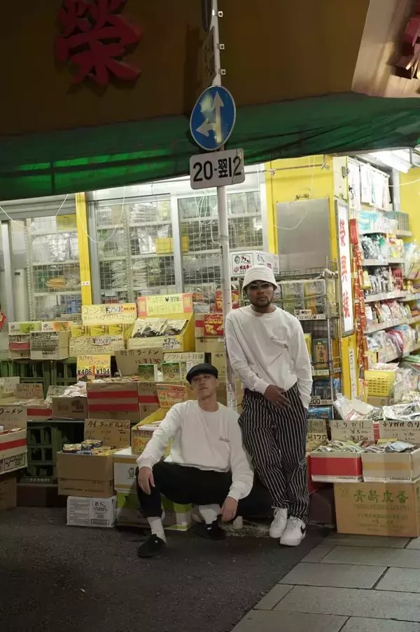 「デザイナー・Adonos Bowenが初の個展を開催！来場者にはオリジナルステッカーをプレゼント」の画像