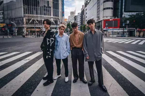 「INTERSECTIONがatmos pinkでクリスマスパーティーを敢行！4カ月ぶりにメンバー全員が揃うミニライブ＆トークショーも」の画像