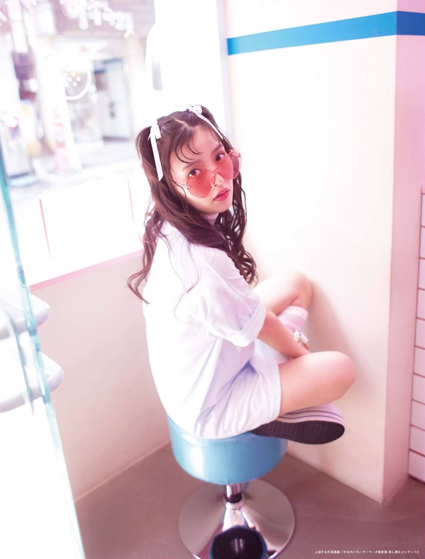 上坂すみれが妖艶な表情でこちらを見つめるカットが解禁！写真集『すみれいろ』発売記念トークショーも開催決定