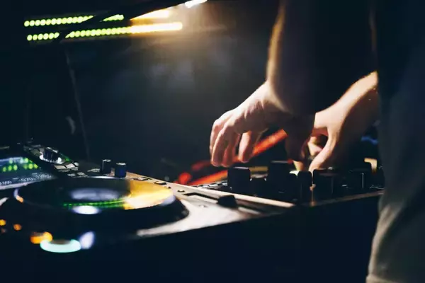 「Floating Points at KEWL 2nd Anniversary Party。ダンスミュージックへの初期衝動を想い返した夜」の画像