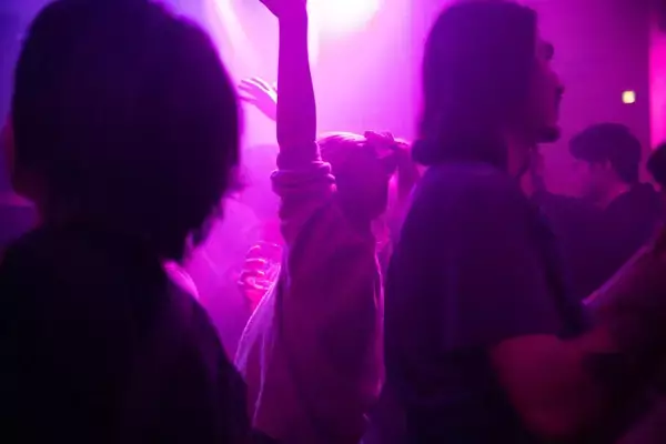 「Floating Points at KEWL 2nd Anniversary Party。ダンスミュージックへの初期衝動を想い返した夜」の画像