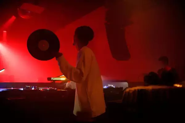 「Floating Points at KEWL 2nd Anniversary Party。ダンスミュージックへの初期衝動を想い返した夜」の画像