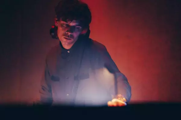 「Floating Points at KEWL 2nd Anniversary Party。ダンスミュージックへの初期衝動を想い返した夜」の画像