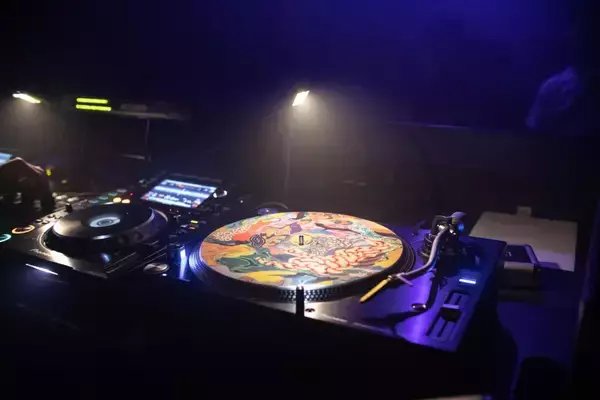 「Floating Points at KEWL 2nd Anniversary Party。ダンスミュージックへの初期衝動を想い返した夜」の画像