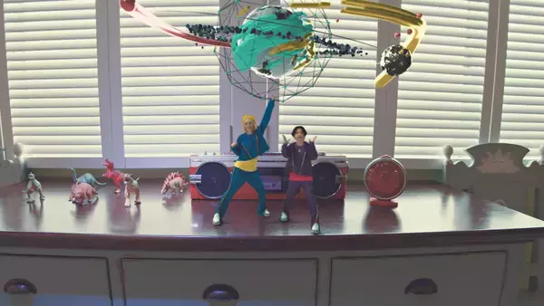 「chelmico、アニメ『映像研には手を出すな！』主題歌「Easy Breezy」のMVを公開」の画像