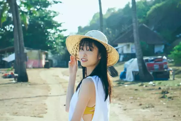 高橋ひかるのあどけない笑顔がひかる！待望の1st写真集が発売＆記念イベント開催決定